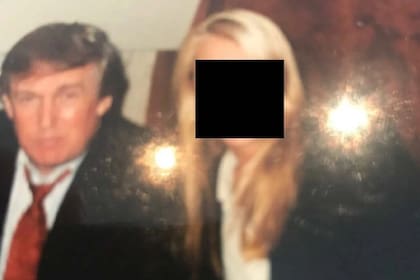 Los demócratas publicaron nuevas fotos del archivo de Epstein en las que aparecen Trump, Clinton y Andrés