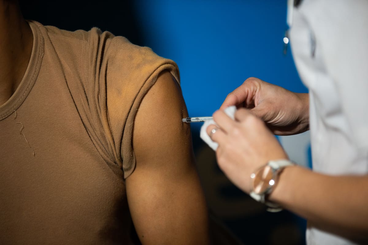 Los denunciantes adjudican a las dosis contra el Covid-19 ciertos problemas de salud que padecieron posinoculación