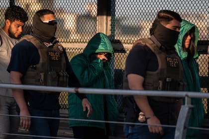 Los deportados, recién llegados al país, quedaron atrapados bajo los escombros sin asistencia durante horas