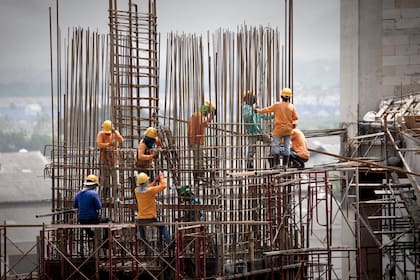 Los desarrolladores están obligados a contratar un seguro de caución que, en el caso de que la obra se detenga, reembolsa el dinero invertido a quien adquirió una unidad en construcción