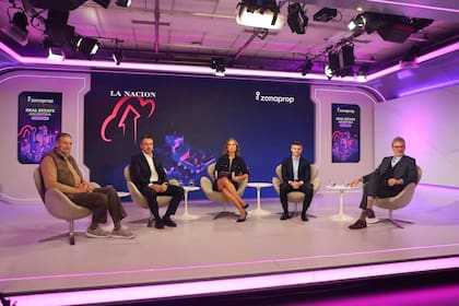 Los desarrollares en uno de las primeras charlas del encuentro