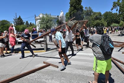 Los destrozos en Rawson provocaron una nueva intervención policial este jueves por la tarde.