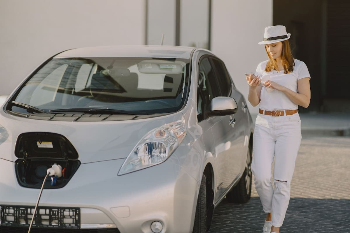 Los detalles de cómo solicitar un reembolso por la adquisición de un vehículo eléctrico en Illinois, Estados Unidos