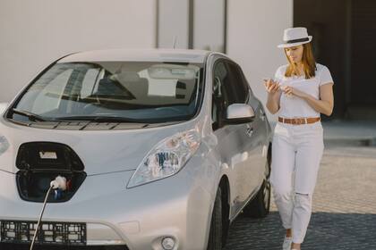 Los detalles de cómo solicitar un reembolso por la adquisición de un vehículo eléctrico en Illinois, Estados Unidos