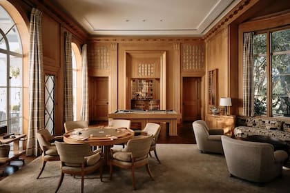 Los detalles elegantes de la mansión reflejan el estilo Art Decó