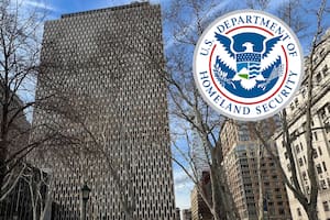 Cómo es una sala de detención del ICE por dentro: reconstruyen una celda en Nueva York