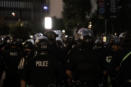 Los detenidos son trasladados al Centro de Detención Metropolitano para su procesamiento