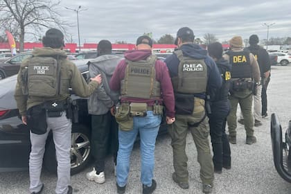 Los detenidos tienen derecho a debido proceso y asistencia consular