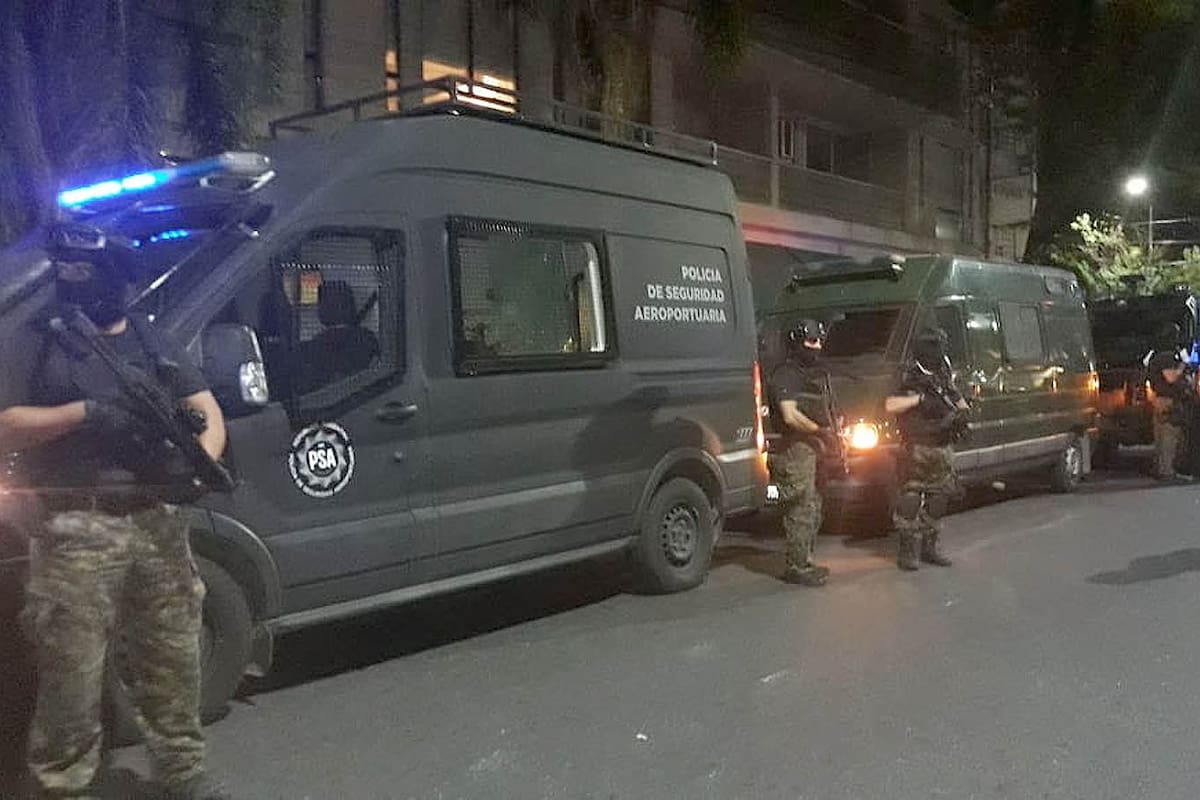 Los detuvieron acusados de terroristas pero son artistas chilenos