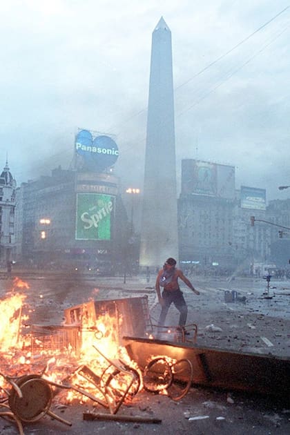 Incendios en la zona del Obelisco durante la mañana del 20 de diciembre de 2001
