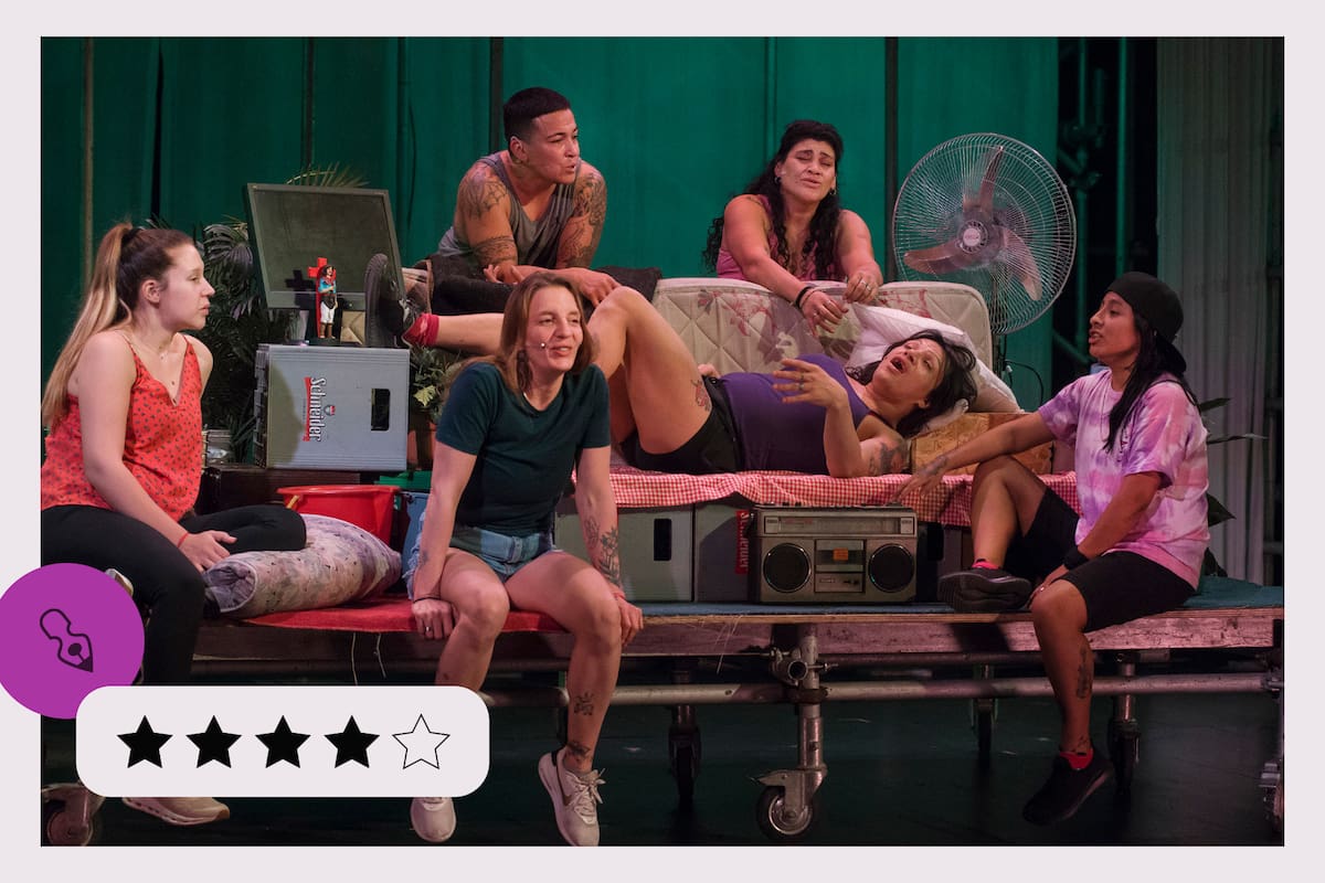 Los días afuera, de Lola Arias, con un elenco formado por seis personas que recuperaron su libertad recientemente