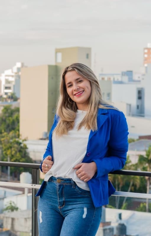 “Los días que no conseguía casa deambulaba con mi bicicleta por la costa. Las noches las pasaba en cualquier casa donde me alojaban, estuve así unos cinco meses", recuerda Danisa, a la distancia.