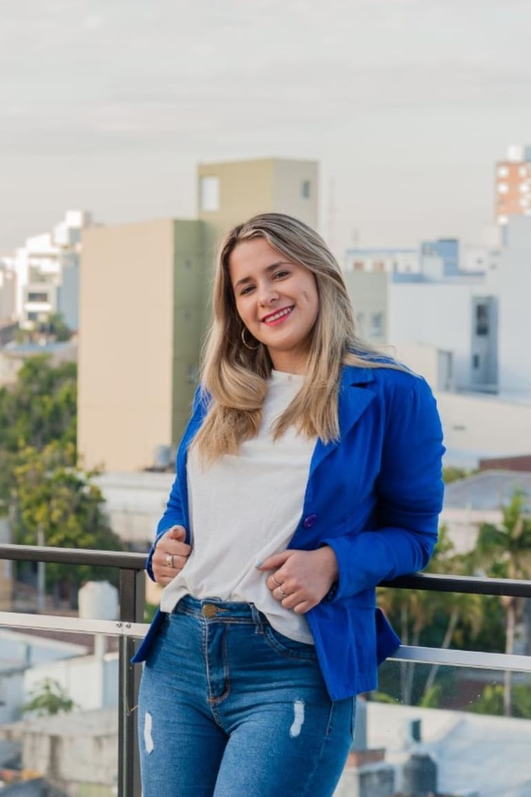 “Los días que no conseguía casa deambulaba con mi bicicleta por la costa. Las noches las pasaba en cualquier casa donde me alojaban, estuve así unos cinco meses", recuerda Danisa, a la distancia.