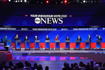 Los diez candidatos que participaron del debate demócrata