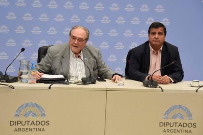 Los diputados Carlos Heller y Marcelo Casaretto al momento de discutir el dictamen sobre blanqueo de capitales