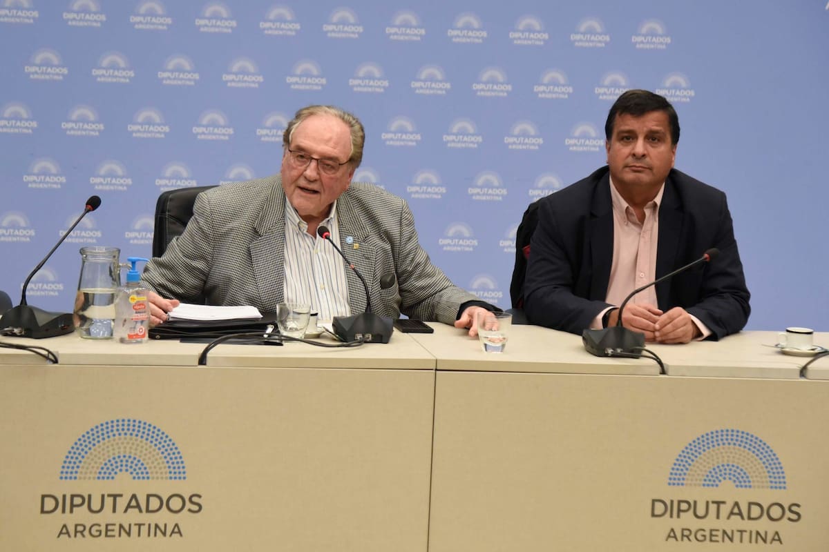 Los diputados Carlos Heller y Marcelo Casaretto al momento de discutir el dictamen sobre blanqueo de capitales