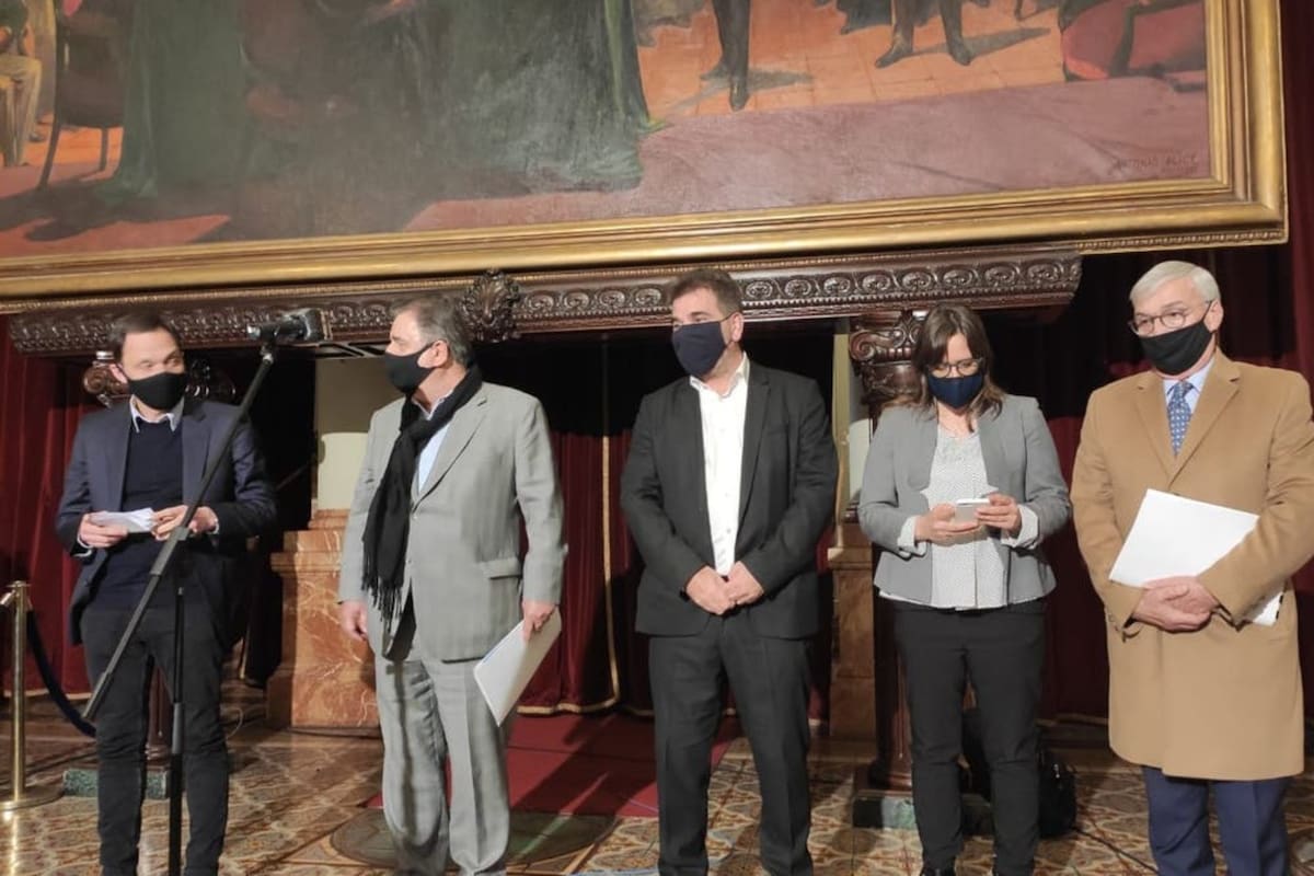 Los diputados de la oposición intentan forzar la reanudación de las clases presenciales