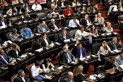 Lacunza presentó ayer el proyecto de ley en Diputados; la discusión comenzará tras las elecciones de octubre; la oposición quiere tratarlo en el recinto después del 10 de diciembre