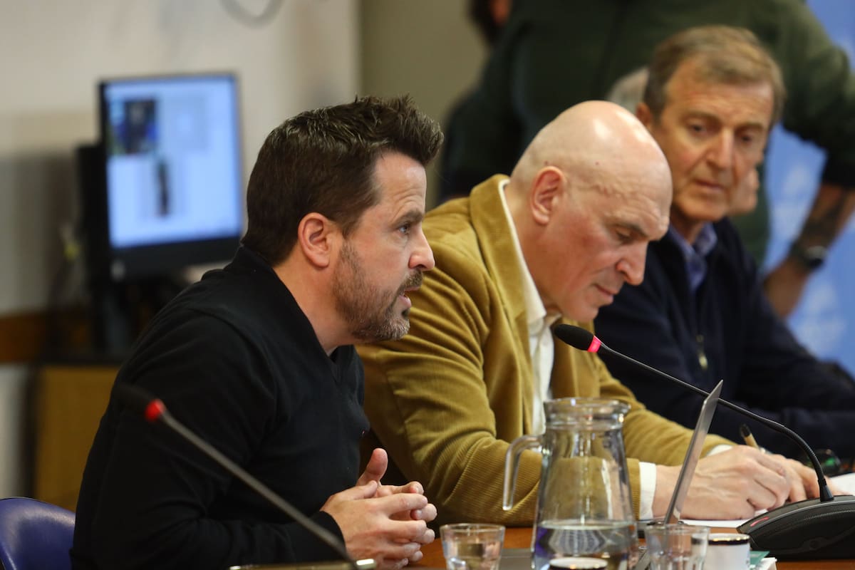 Los diputados opositores Martín Tetaz y José Luis Espert, ayer, en la comisión de Legislación del Trabajo durante el debate de la reducción de la jornada