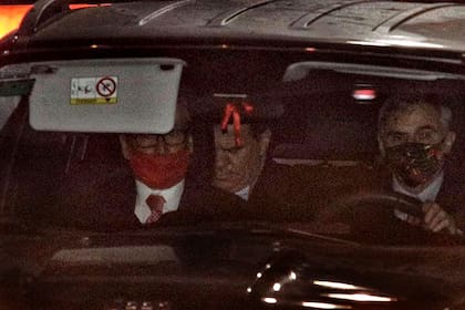 Sergio Nardelli (atrás), tras reunirse el jueves en Olivos con el presidente Alberto Fernández para analizar la situación de Vicentin