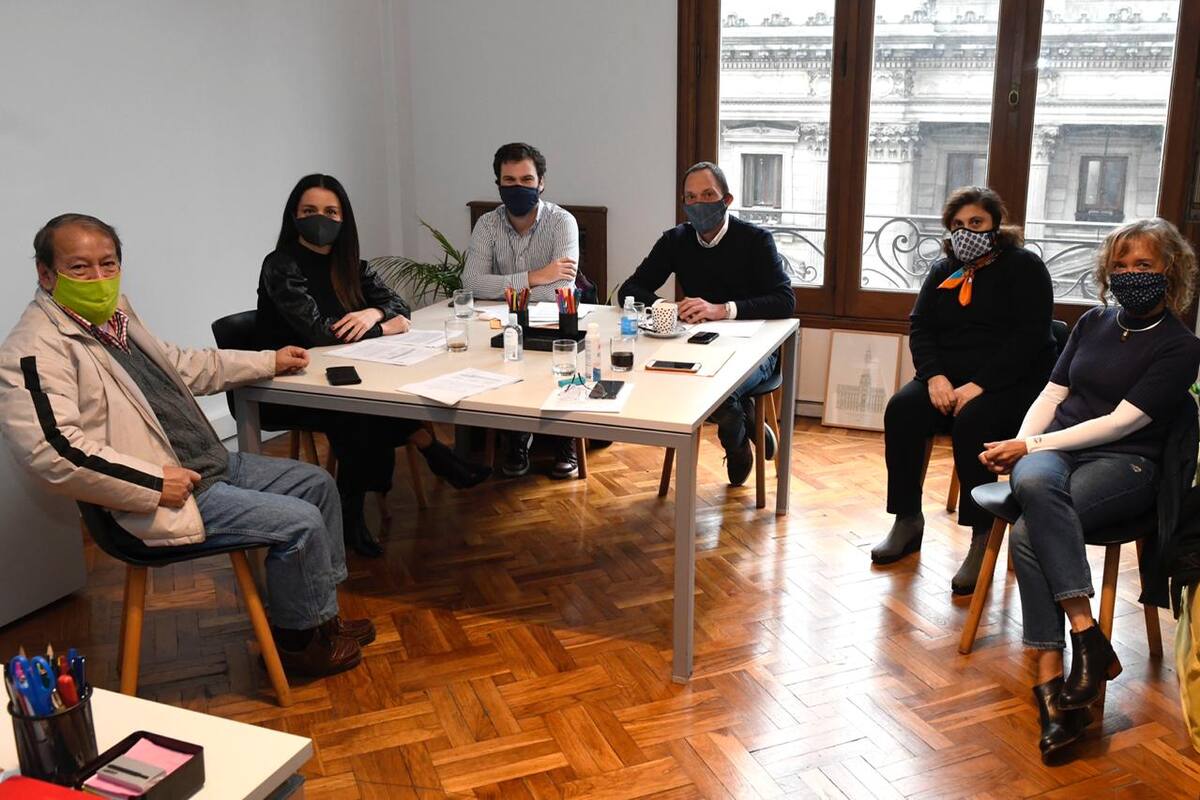 Los dirigentes de la Coalición Cívica en la presentación de la denuncia contra Cafiero