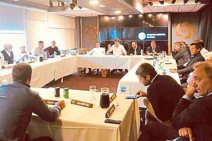 Los dirigentes, en una reunión del comité ejecutivo de la Superliga