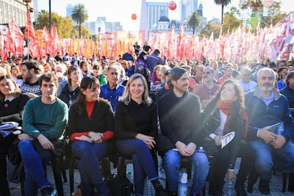 Los dirigentes del FIT-U, en el acto por el Día del Trabajador