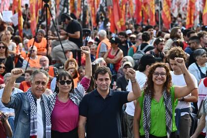 Los dirigentes en Plaza de Mayo