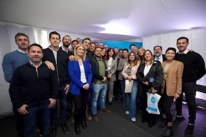 Los dirigentes que acompañaron a Cristina Kirchner en Merlo, entre ellos Axel Kicillof
