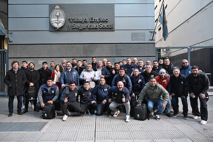 Los dirigentes sindicales tras el encuentro de hoy