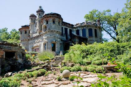 Los diseños de los edificios elaboradamente decorados fueron redactados por el propio Bannerman, pero a los constructores se les permitió interpretar estos diseños por su cuenta. Casi toda la construcción se completó sin la ayuda profesional de arquitectos, ingenieros o contratistas.