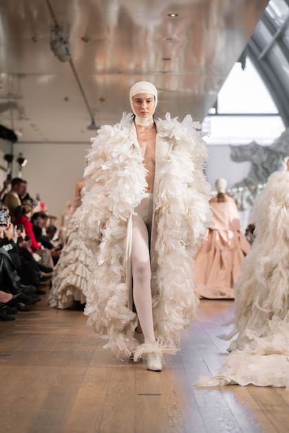 Los diseños de Pucheta Paz, con joyas de Rubi Rubi, en Argentina Fashion Week