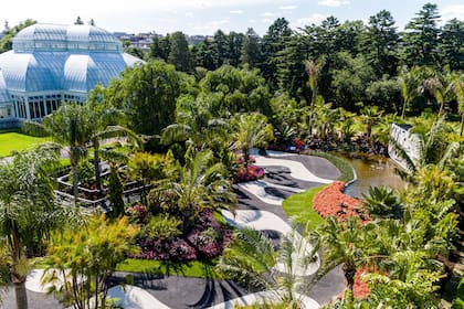 Los diseños del Jardín Modernista, el Jardín del explorador y el Jardín Acuático estuvo a cargo del arquitecto paisajista Raymond Jungles, discípulo y amigo de Burle Marx.
