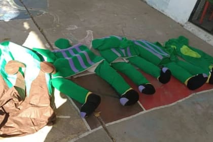 Los disfraces encontrados por los padres