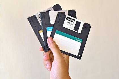 Los diskettes de 3,5 pulgadas aún son utilizados por los ciudadanos japoneses para diversos trámites; un cambio en el reglamento permite ahora usar otras tecnologías de almacenamiento