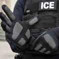 Revelan qué se siente ser tocado con los guantes eléctricos que usará el ICE