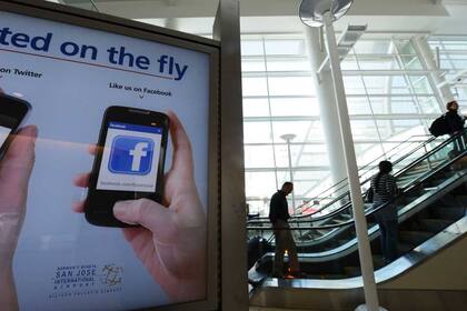 Los dispositivos móviles cada vez son más utilizados por los servicios que ofrecen las compañías aéreas y aeropuertos
