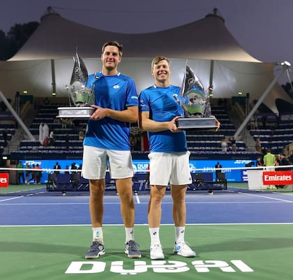 Los doblistas Henry Patten y Harri Heliovaara, ganadores el último sábado del ATP de Dubai, no pueden salir de la ciudad