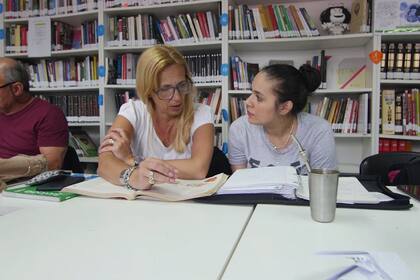 Los docentes del colegio N°2 Sarmiento, donde la mayoría de los estudiantes provienen de la vila 31, idearon un proyecto para que los jóvenes en riesgo puedan seguir estudiando
