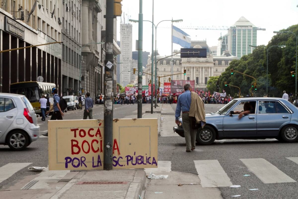 Los docentes porteños se adhirieron al paro nacional, y marcharon en reclamo por la falta de vacantes y las aulas precarias