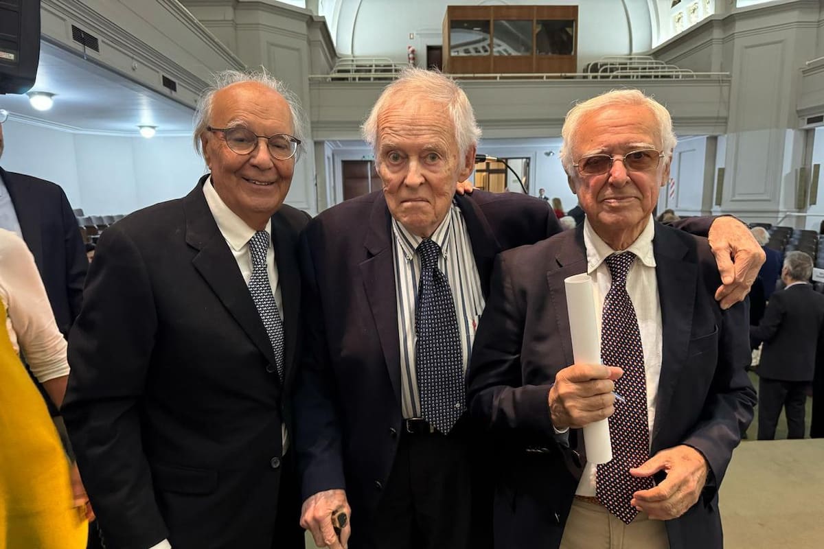 Los doctores Luis Prudent, Guillermo Fernández Mc Loughlin (centro) y Juan Luis Lanoël en la Academia Nacional de Medicina