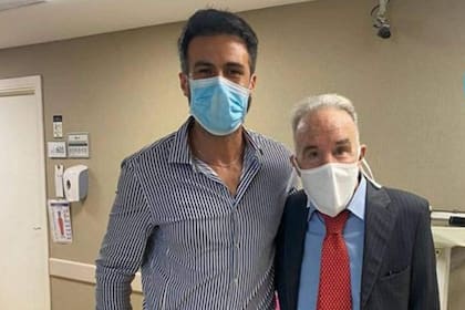 Los doctores Luque y Cahe, durante la última internación de Diego Maradona