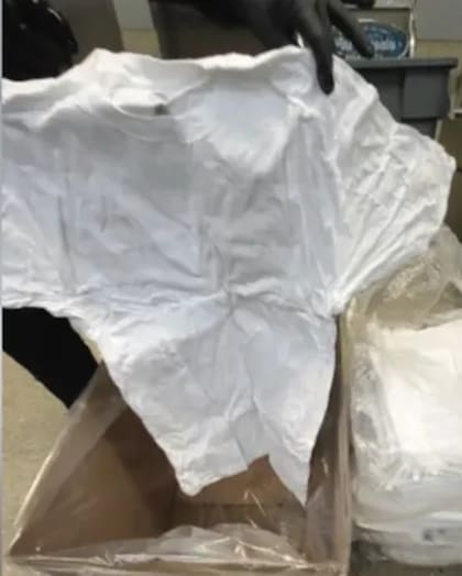 Los documentos judiciales señalan que las camisetas empapadas en metanfetamina