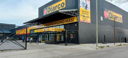 Los dólares se podrán cambiar solo en las sucursales mayoristas de Diarco