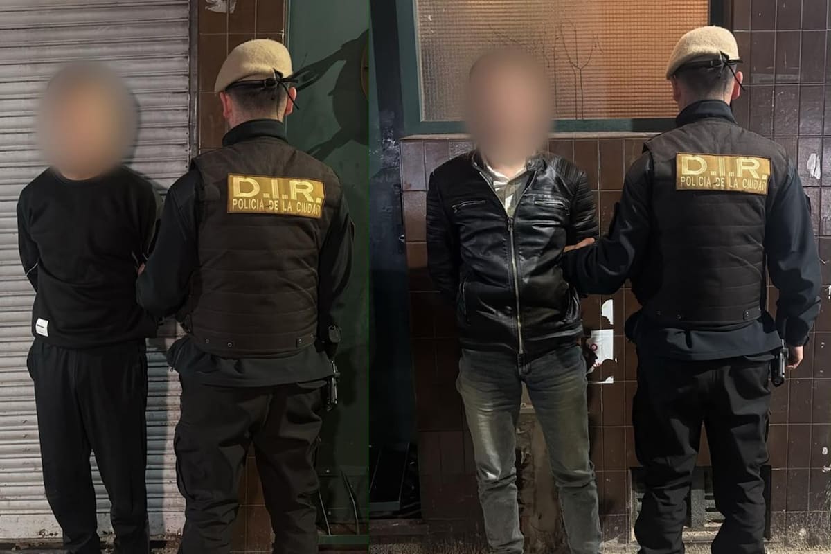 Los dos chinos fuero detenidos con 11 celulares y casi 1,5 millones de pesos