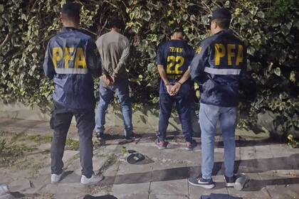 Los dos hombres fueron detenidos por efectivos de la PFA