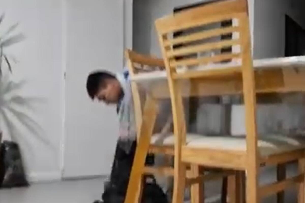 Los dos ladrones fueron captados por la cámara en el interior del duplex