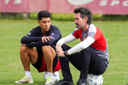 Los dos líderes actuales de Estudiantes: Enzo Pérez, vuelto al club en esta temporada, y Eduardo Domínguez, llegado hace un año y propiciador de varios logros.