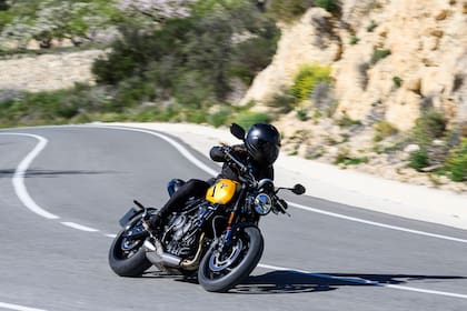 Los dos modelos incorporan motores de tres cilindros