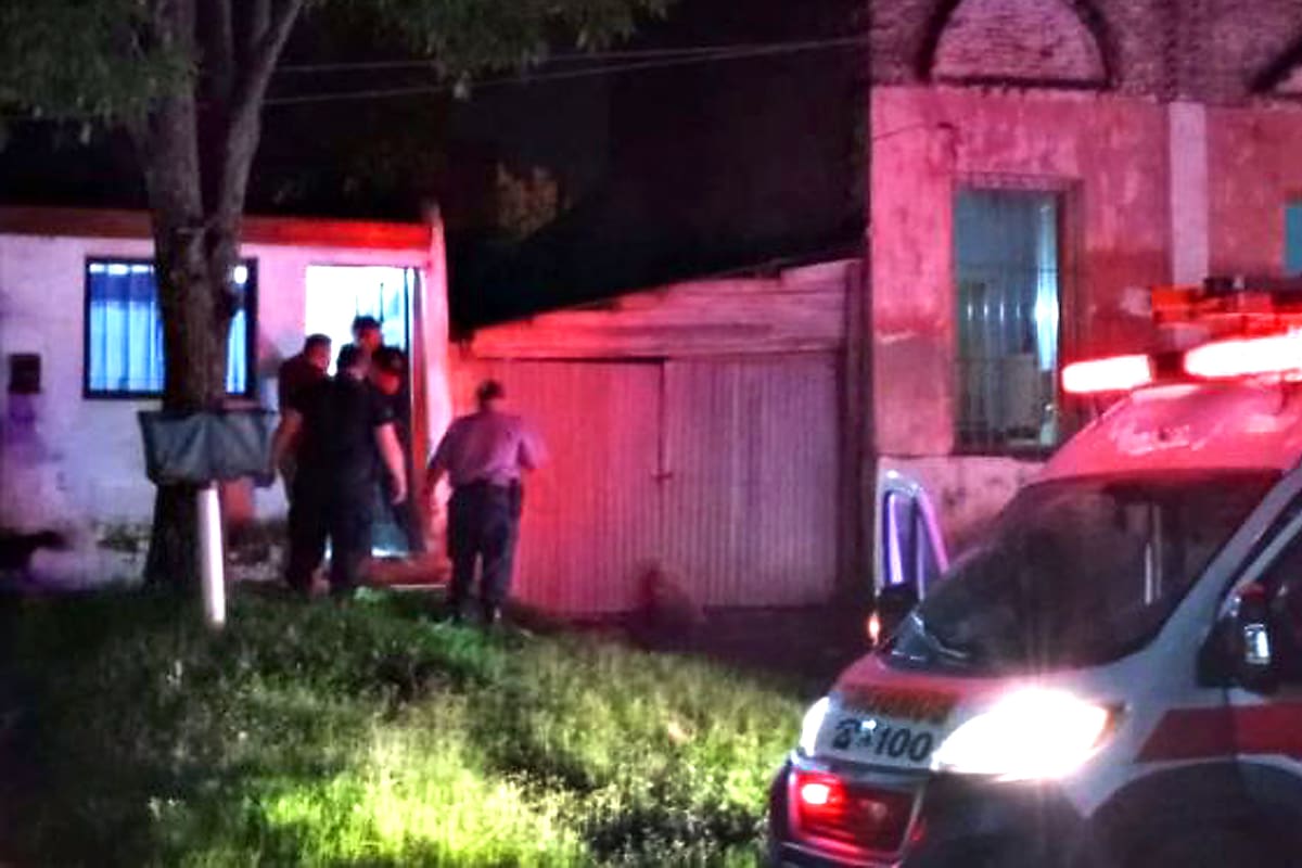 Los dos niños fueron hallados muertos en la vivienda junto a la madre que se provocó una herida grave